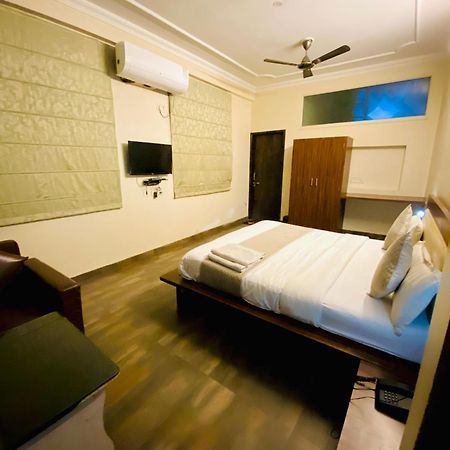 OYO 10317 Hotel Mock Orange Jaipur Buitenkant foto