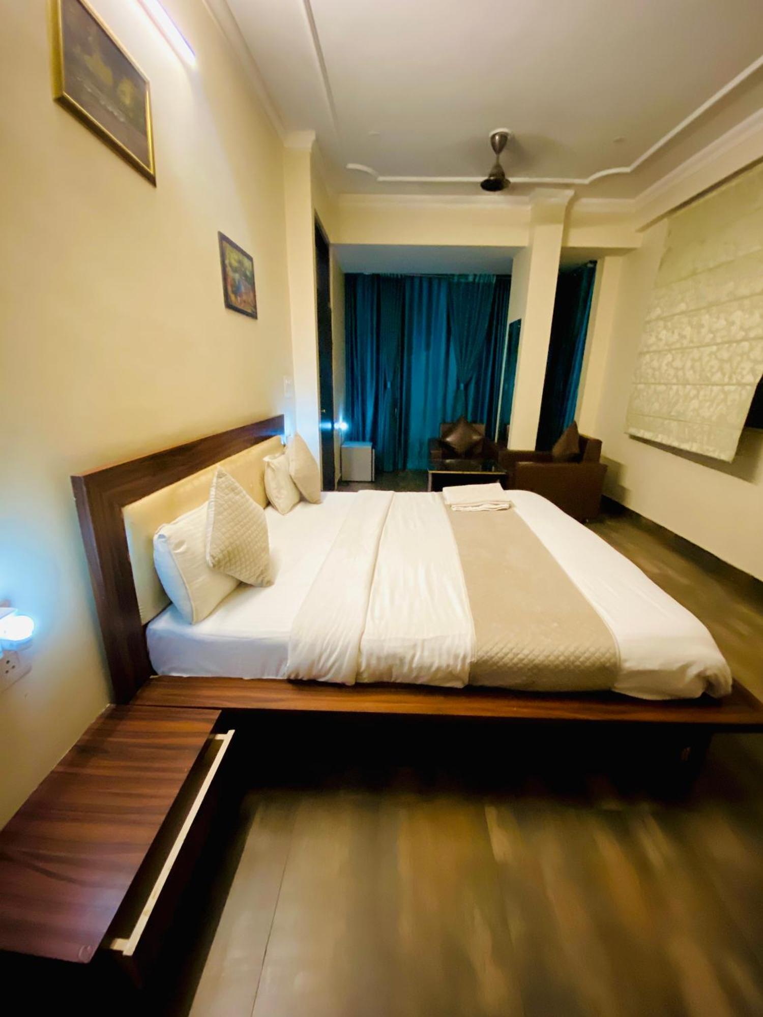 OYO 10317 Hotel Mock Orange Jaipur Buitenkant foto