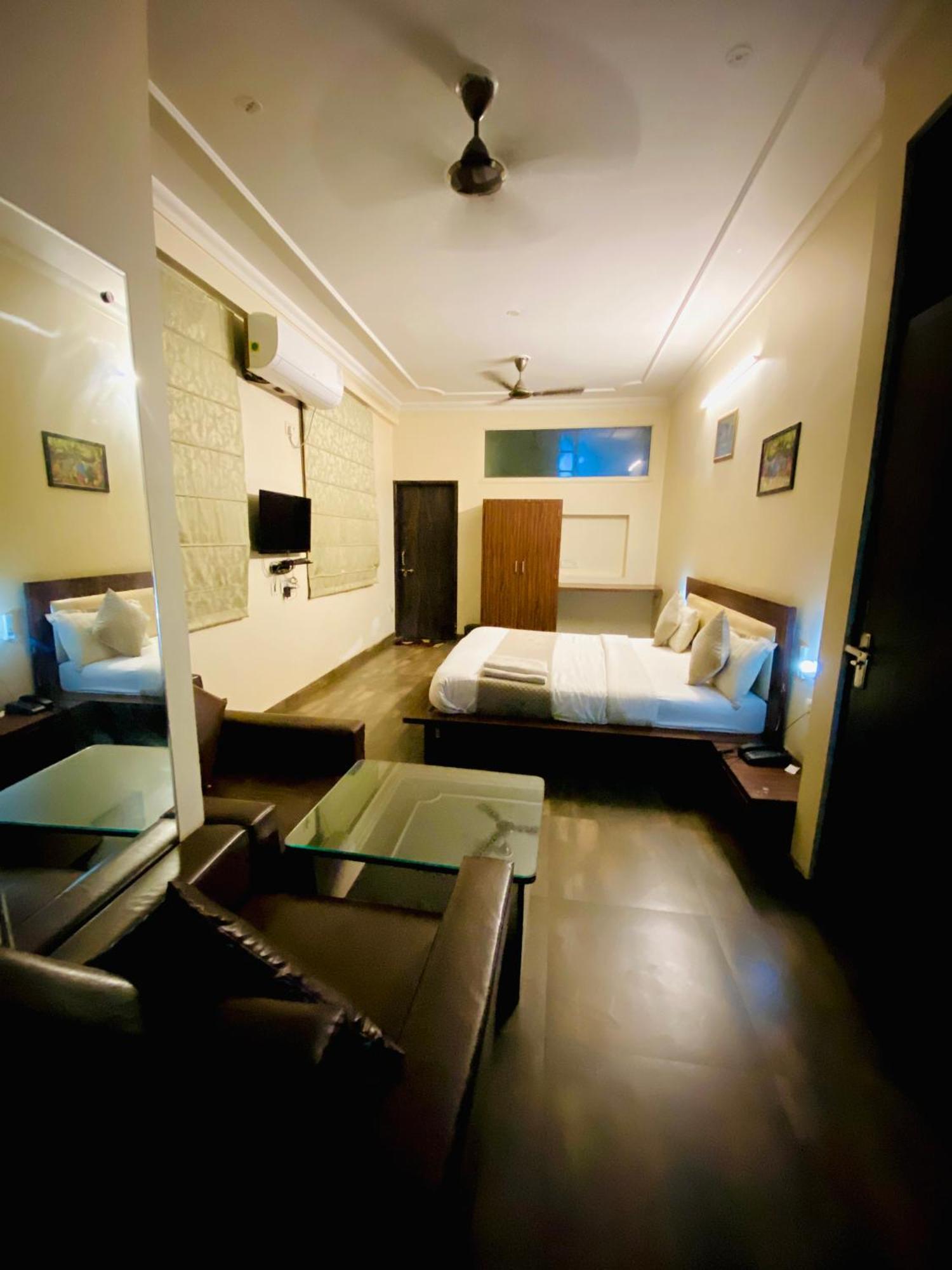 OYO 10317 Hotel Mock Orange Jaipur Buitenkant foto