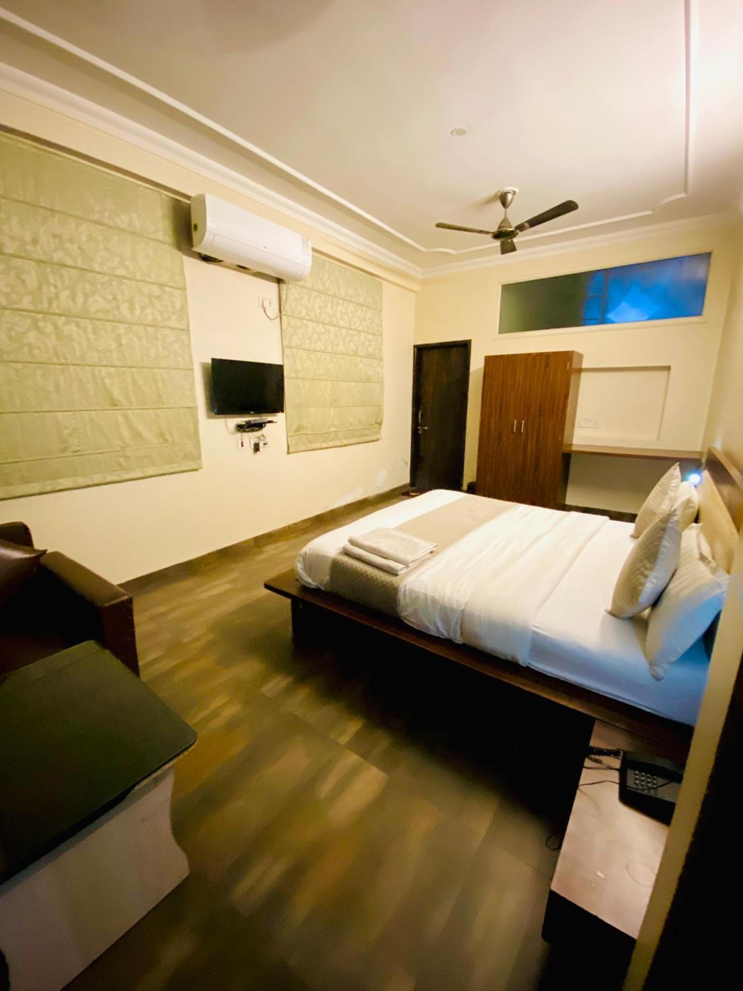 OYO 10317 Hotel Mock Orange Jaipur Buitenkant foto