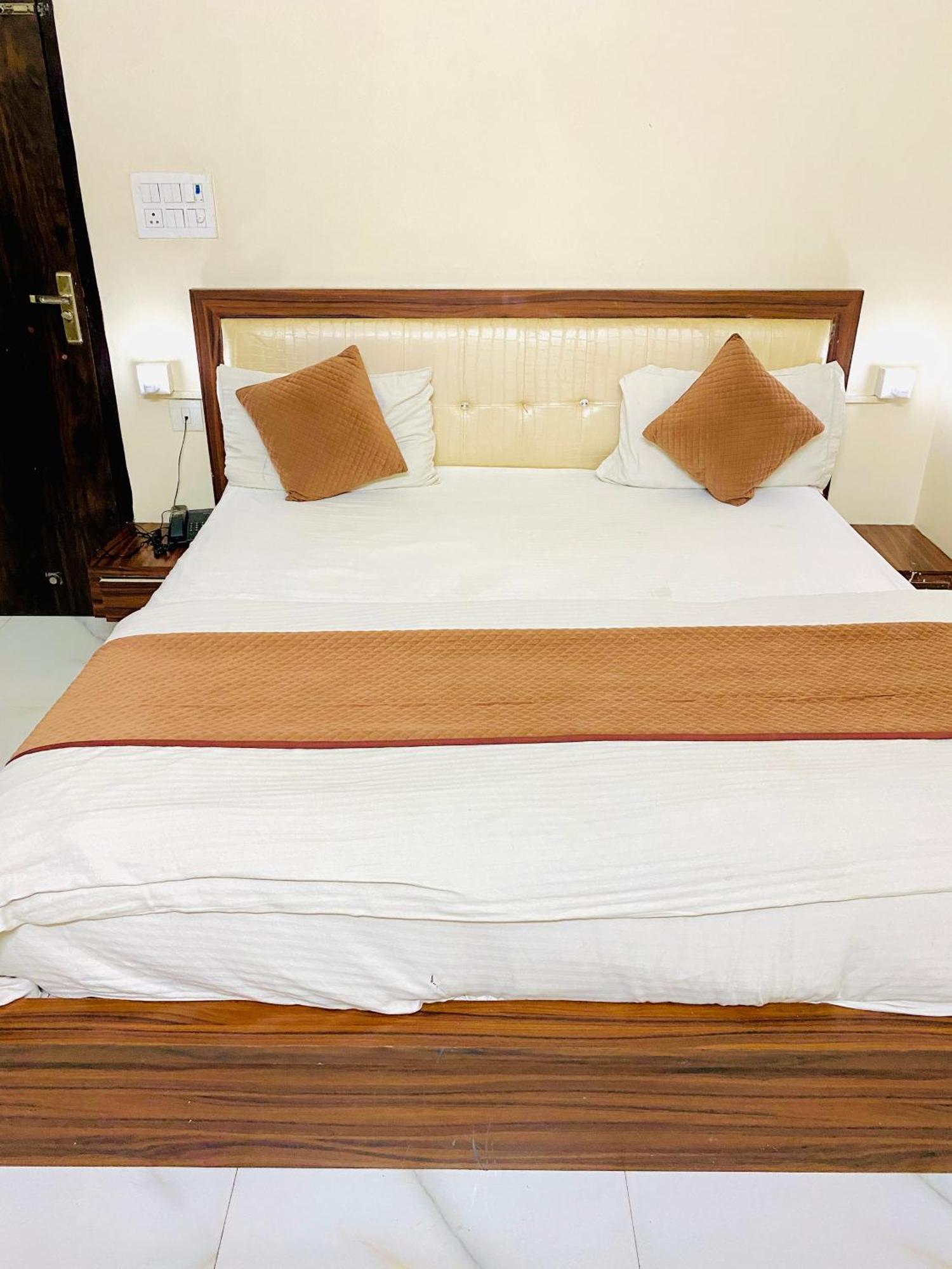 OYO 10317 Hotel Mock Orange Jaipur Buitenkant foto