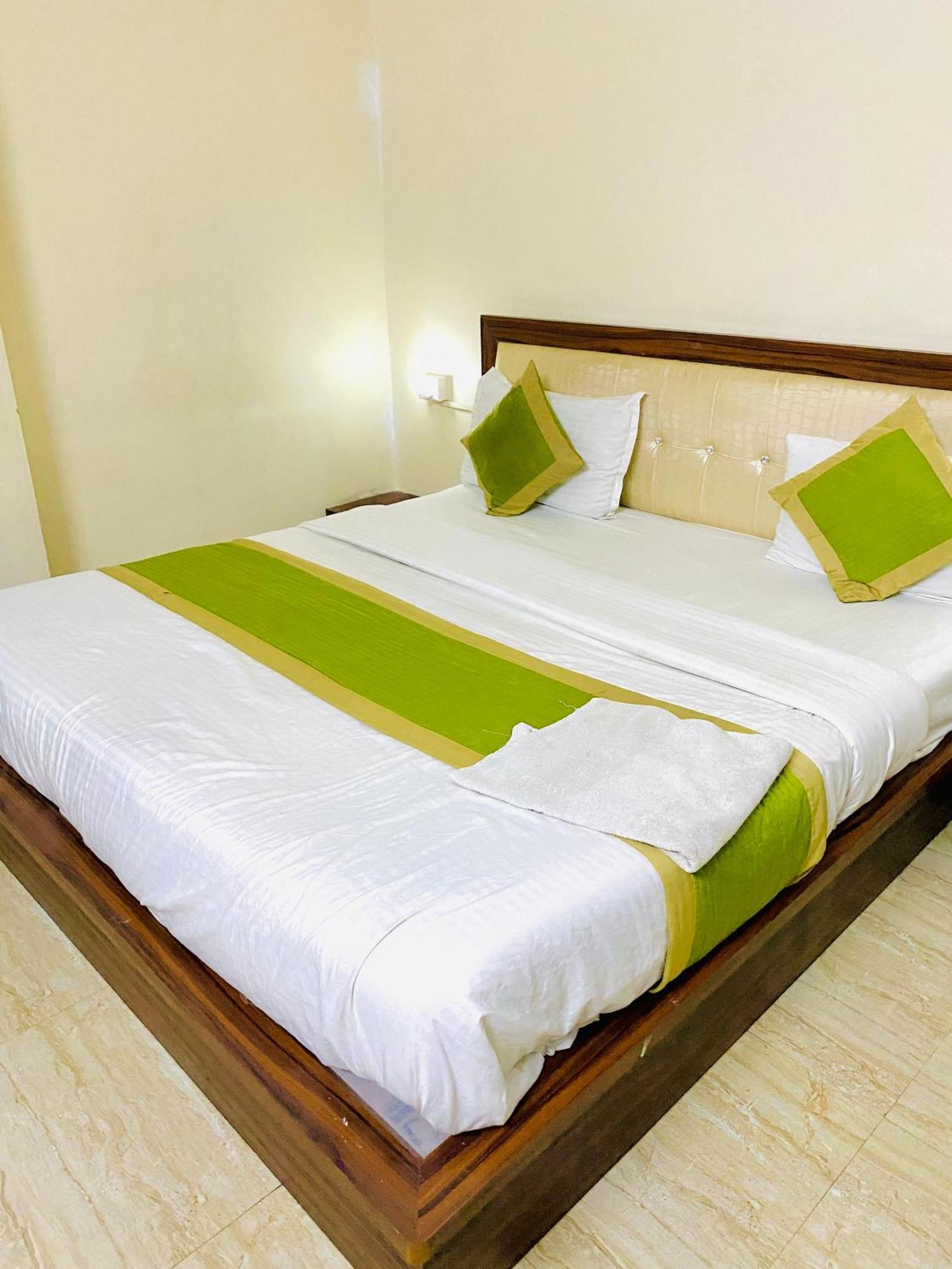 OYO 10317 Hotel Mock Orange Jaipur Buitenkant foto