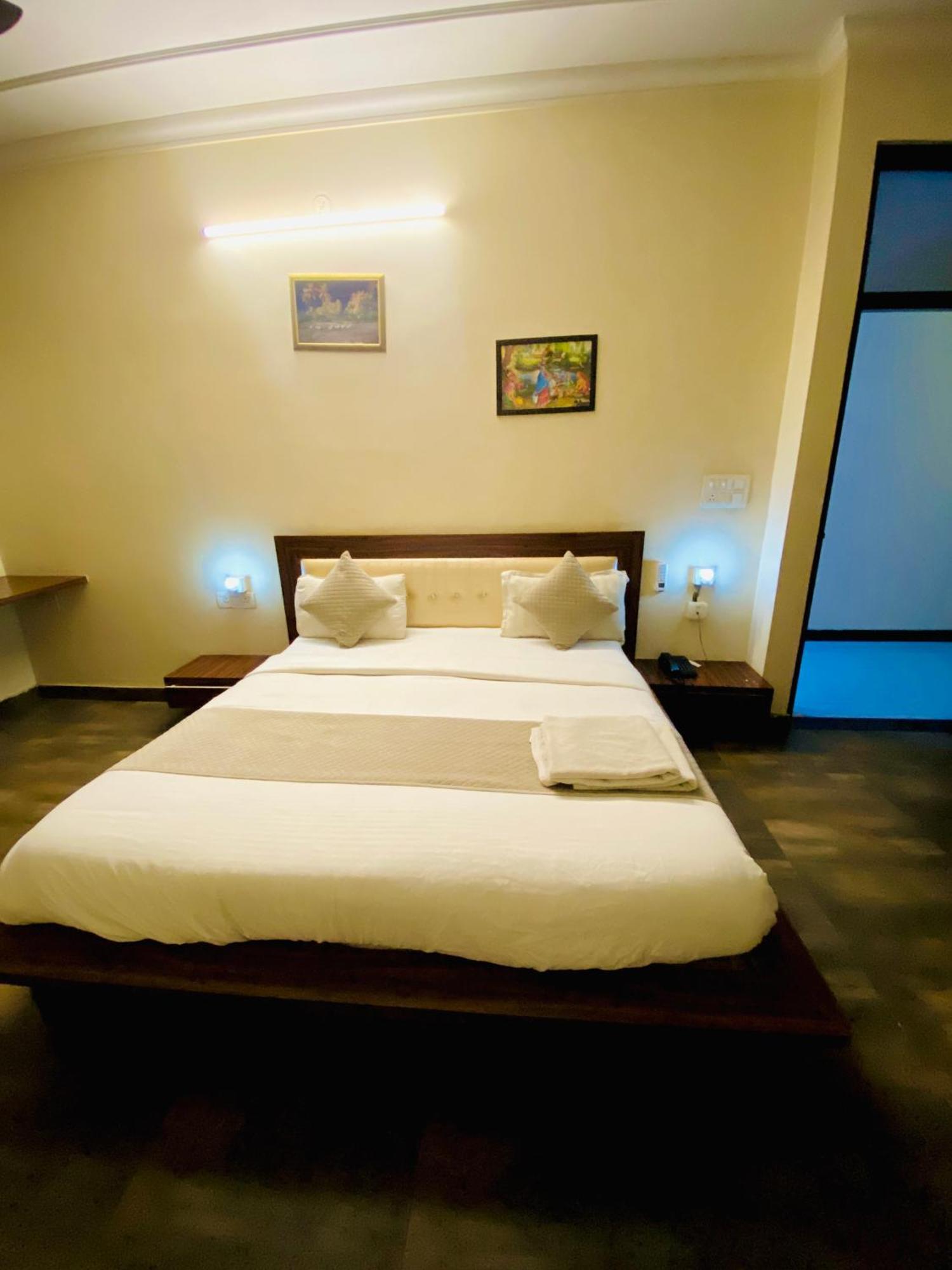 OYO 10317 Hotel Mock Orange Jaipur Buitenkant foto