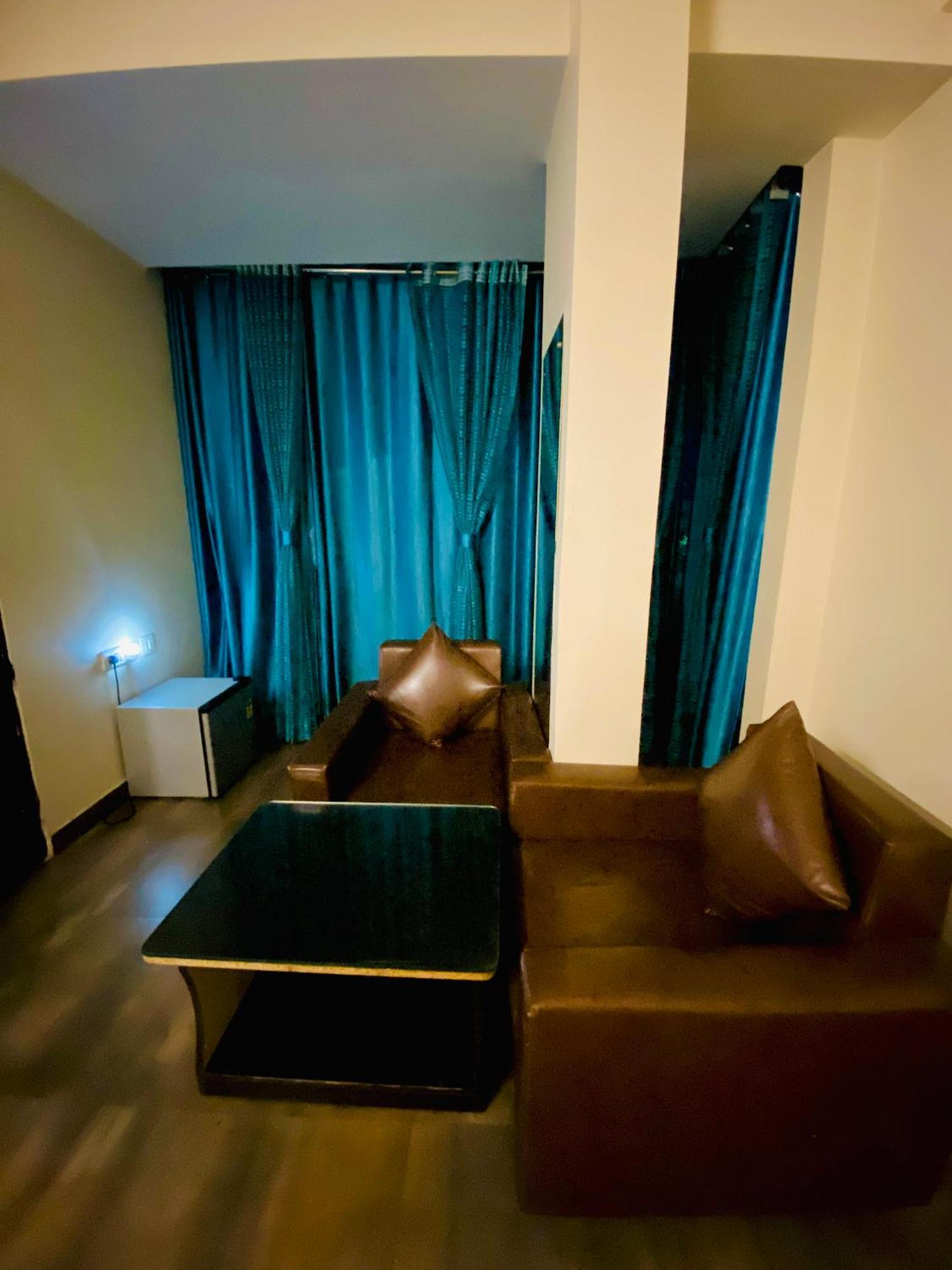 OYO 10317 Hotel Mock Orange Jaipur Buitenkant foto