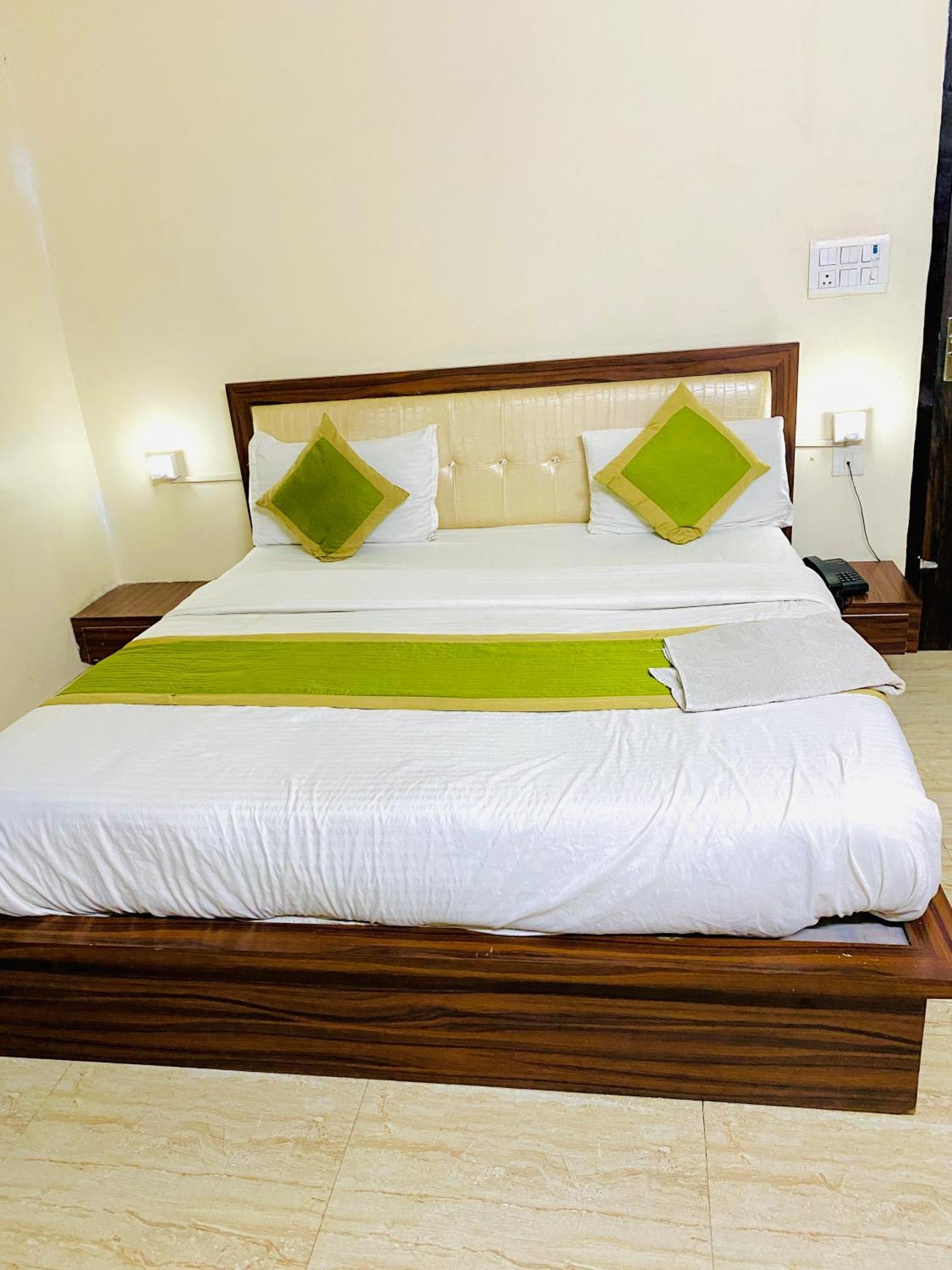 OYO 10317 Hotel Mock Orange Jaipur Buitenkant foto