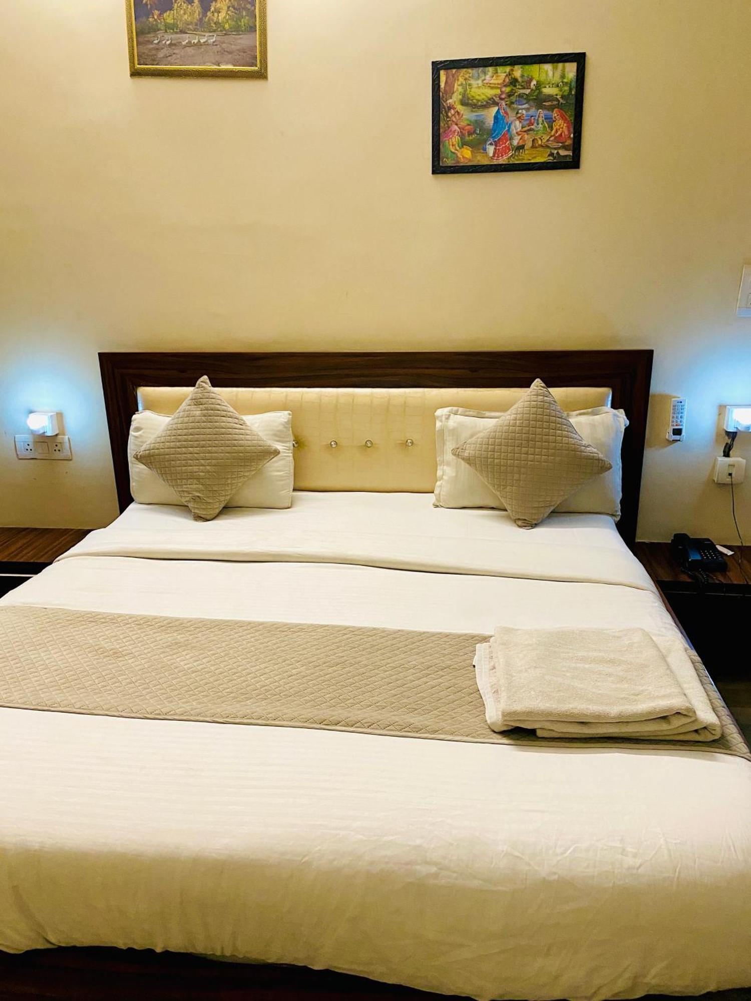 OYO 10317 Hotel Mock Orange Jaipur Buitenkant foto