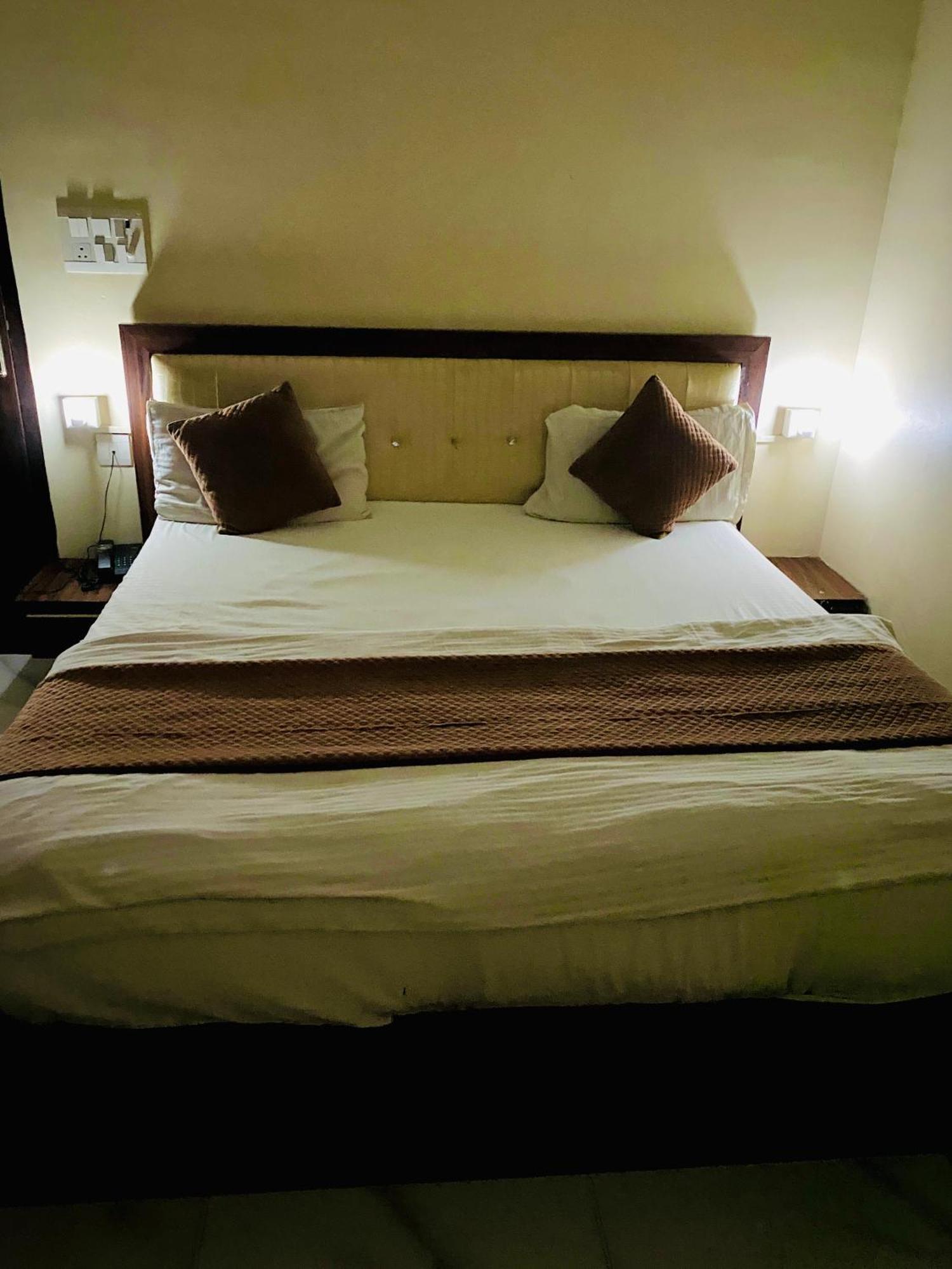 OYO 10317 Hotel Mock Orange Jaipur Buitenkant foto